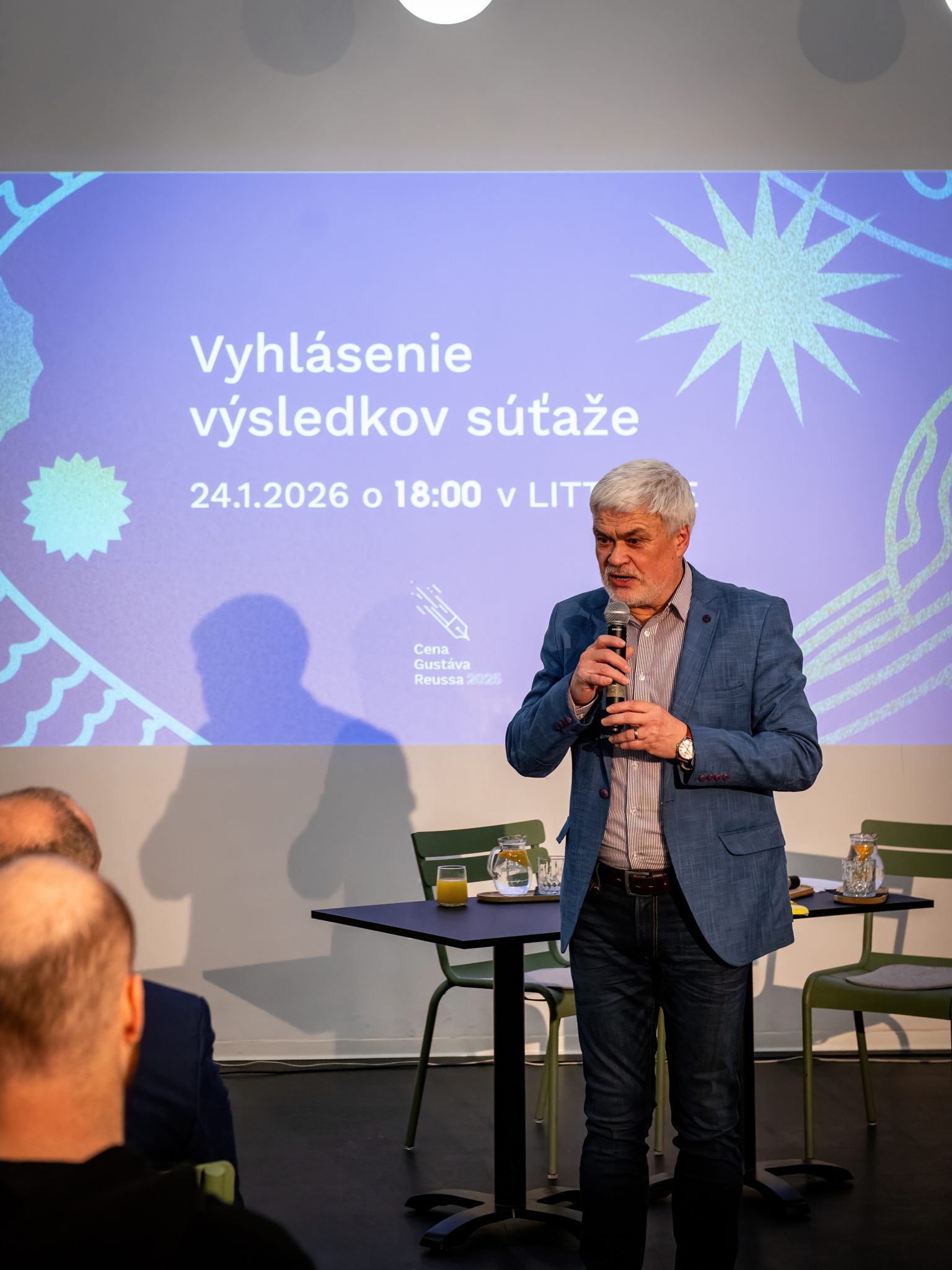 Moderátor pri úvodnom slove počas slávnostného zasadnutia Ceny Gustáva Reussa — vzťah mesta Revúca k literárnej tradícii